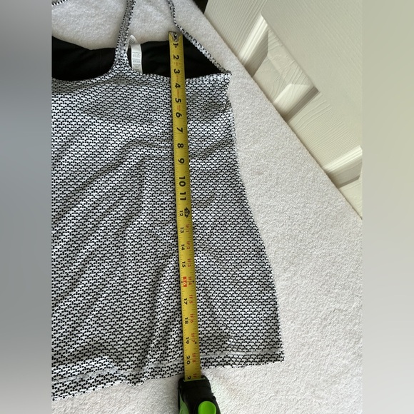 Lululemon Athletica Black and White Tank Top Sz 8 - Picture 7 of 8